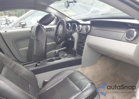 2005 Ford Mustang V6 Deluxe/V6 Premium z USA, uszkodzony, nr VIN 1ZVFT80N755128416